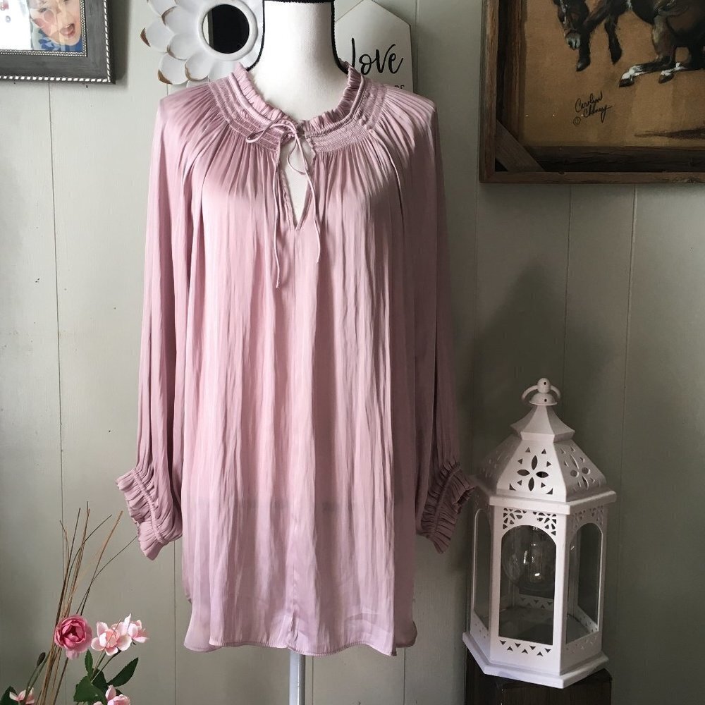 Chelsea & Theodore tie neck balloonsleeve blouse